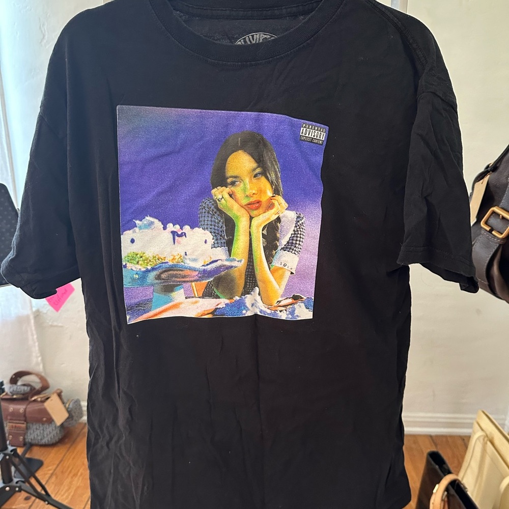 Olivia Rodrigo black sour t shirt size L